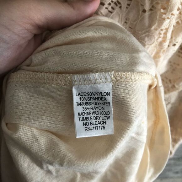 Fenn Wright Manson Plus Size 2X Beige/Tan Lace Overlay button down top - Picture 5 of 5